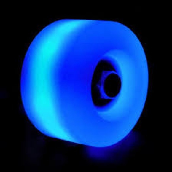 NEW LED Quad Roller Skates Luminous Blue Wheels Radar Wheel Bag - BLUE SET - Picture 8 of 12